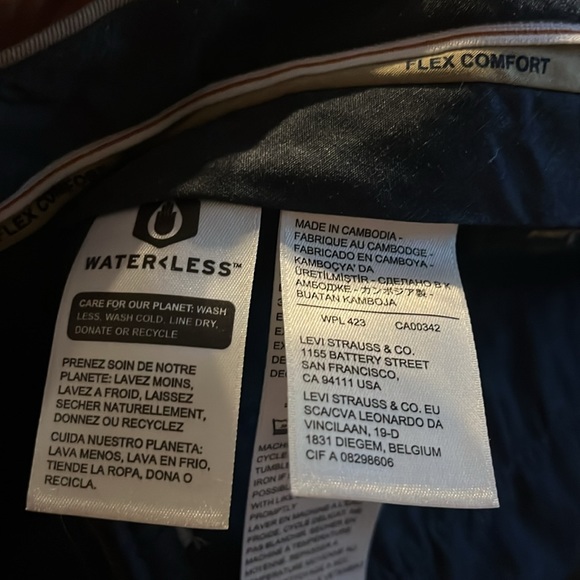 Men’s Dockers/ Khaki Size:42W/L32 note pictures for approximate measurements. - Picture 6 of 9